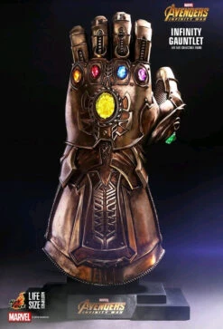 Hot Toys Avengers 3: Infinity War - Infinity Gauntlet Prop Replica