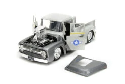 Jada Toys Street Fighter - Ford F-100 (1956) 1:24 With Guile Figure Hollywood Rides Diecast Vehicle -Board Games Store JAD34373 StreetFighter F100 wGuile 06 5cb36e0b a022 47c2 97cb c8e14b31e9dc